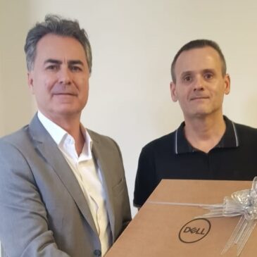 Participante da SCPREV recebe prêmio de concurso cultural