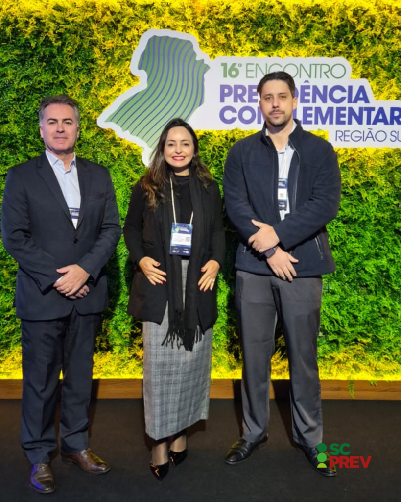 Da esquerda para a direita estão: diretor-presidente Célio Peres e os assessores Vanessa Duarte e Ronny Raitz Cetra.